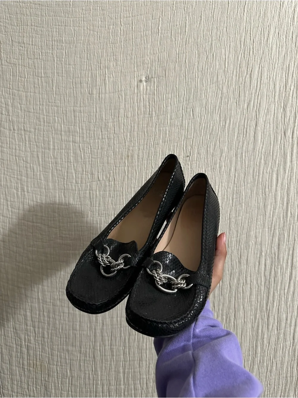 Stuart Weitzman Fuelchain loafers with silver chain detailing Sz 9.5